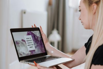 Strategi Pengembangan Diri untuk Karir Sukses di Era Digital