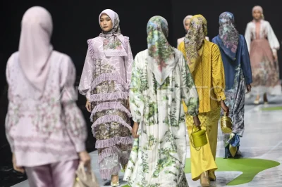 Fashion Muslimah Modis 2025: Tren Warna & Gaya Stylish