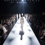 Tren Fashion 2025 runway show dengan koleksi terbaru