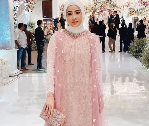 Outfit Kondangan Wanita