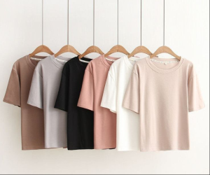 Deretan outfit dengan warna netral dan pastel yang menggambarkan psikologi warna dalam gaya dan identitas personal